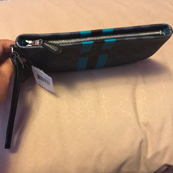 Authentic Brand new with tag Coach Wristlet! - Picture 4 of 4